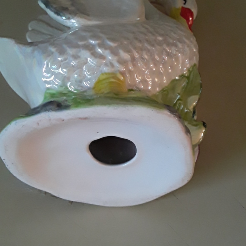 Painted white swan statue - Picture 4 of 4